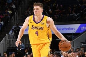 😃美媒调侃：当布朗尼处于空位想要球时 克内克特就是一顿瞎运